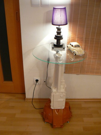 Stolík z prevodovky Ford.         Cena 275,-€